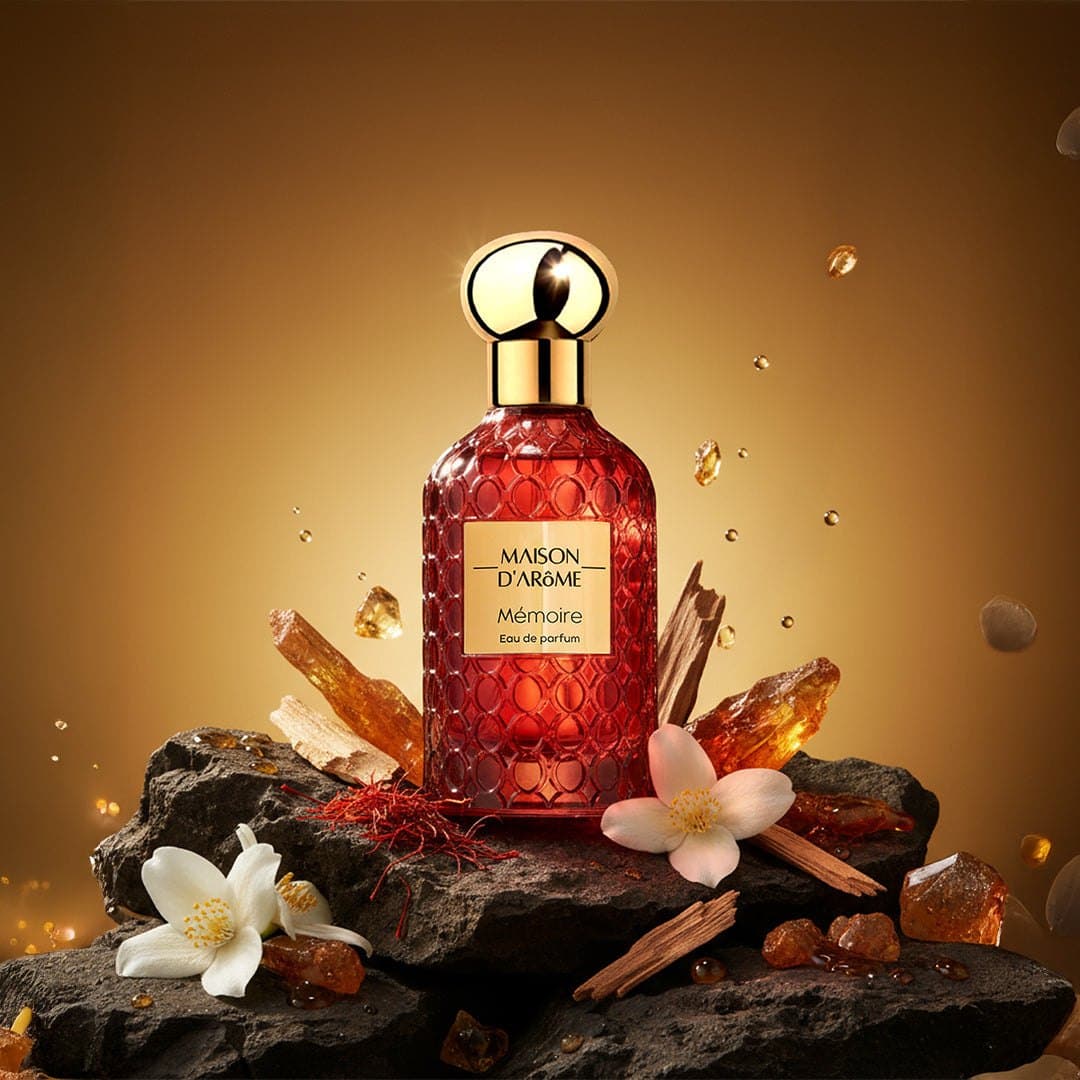 Memoire with amber, saffron threads and white flowers